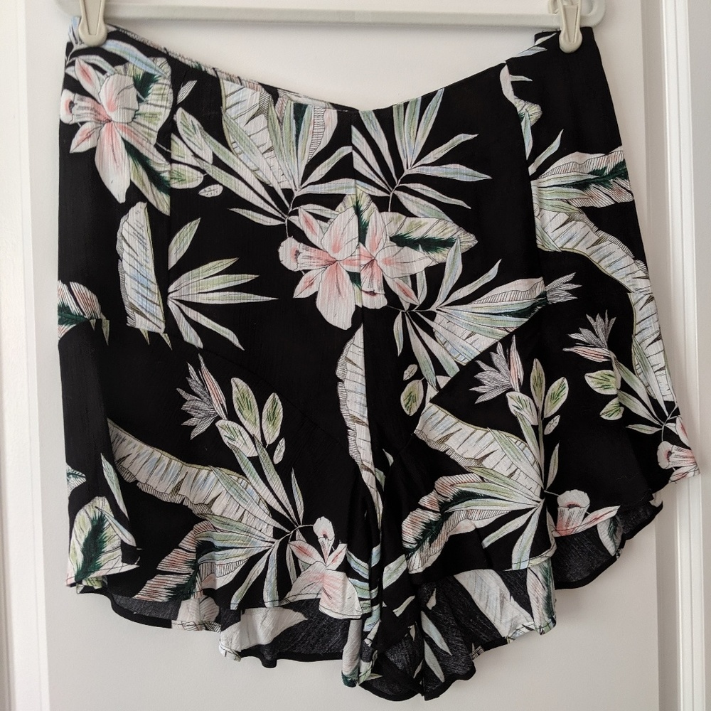 City Chic plus size orchid print flounce shorts